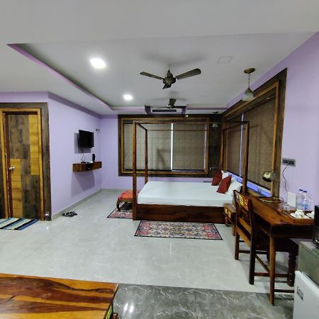 Sakuntala Residency Hotel บูบันเนสชวาร์ ภายนอก รูปภาพ