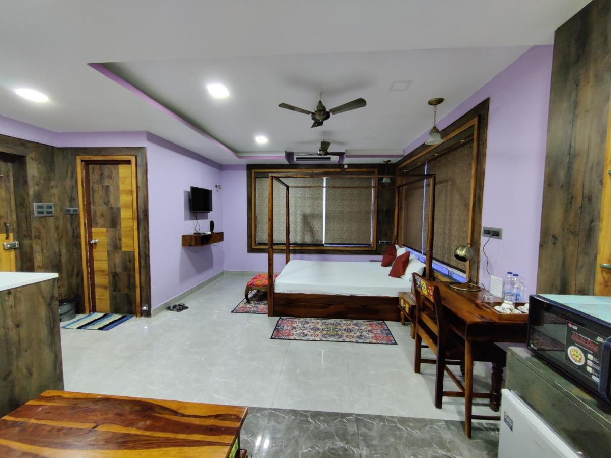 Sakuntala Residency Hotel บูบันเนสชวาร์ ภายนอก รูปภาพ